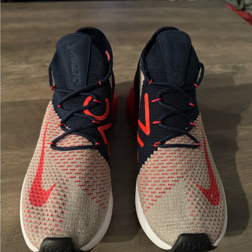Women’s Nike Air Max 270 Flyknit Running Shoes Size 10